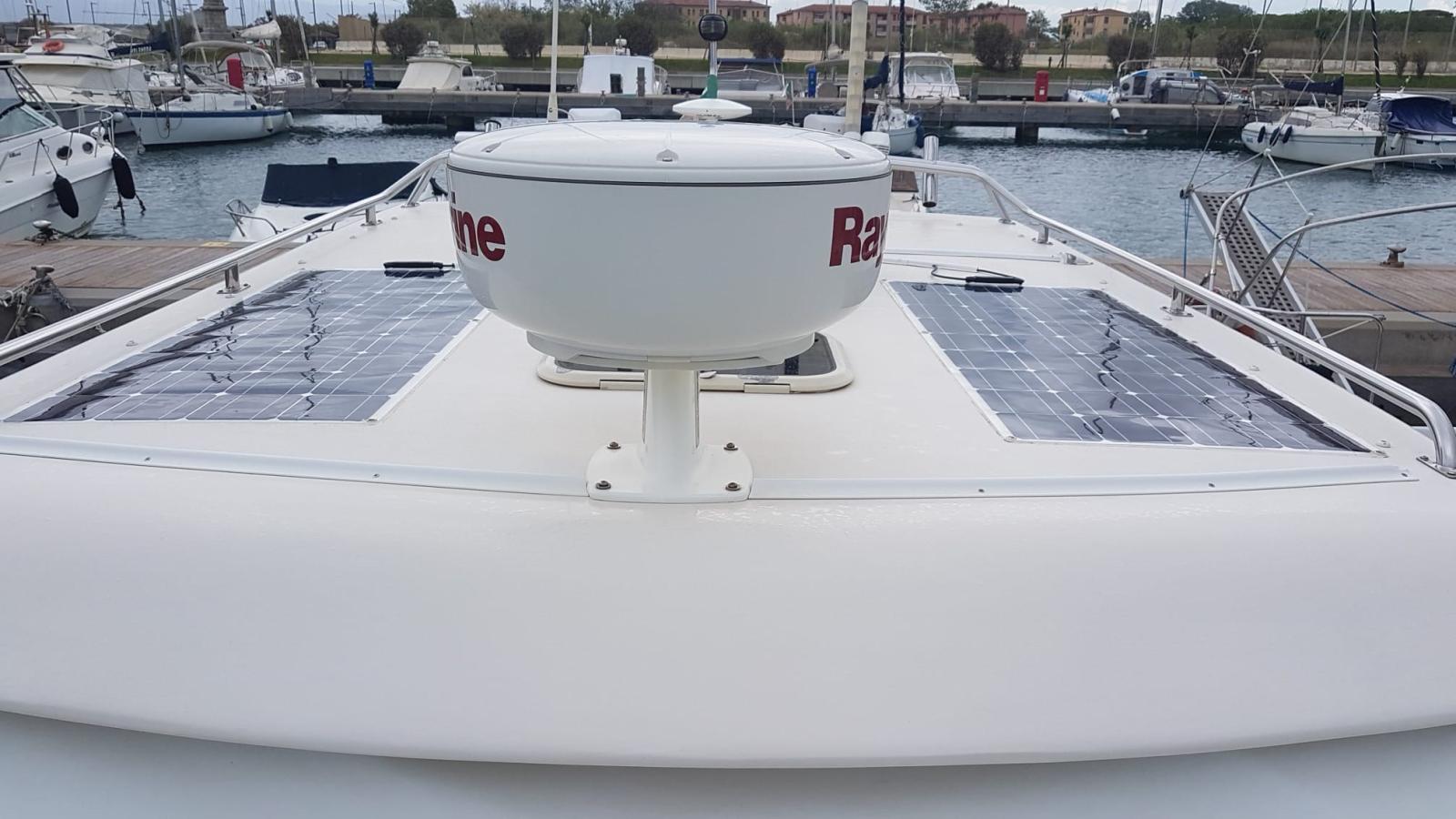 plastik Space 310 cruise