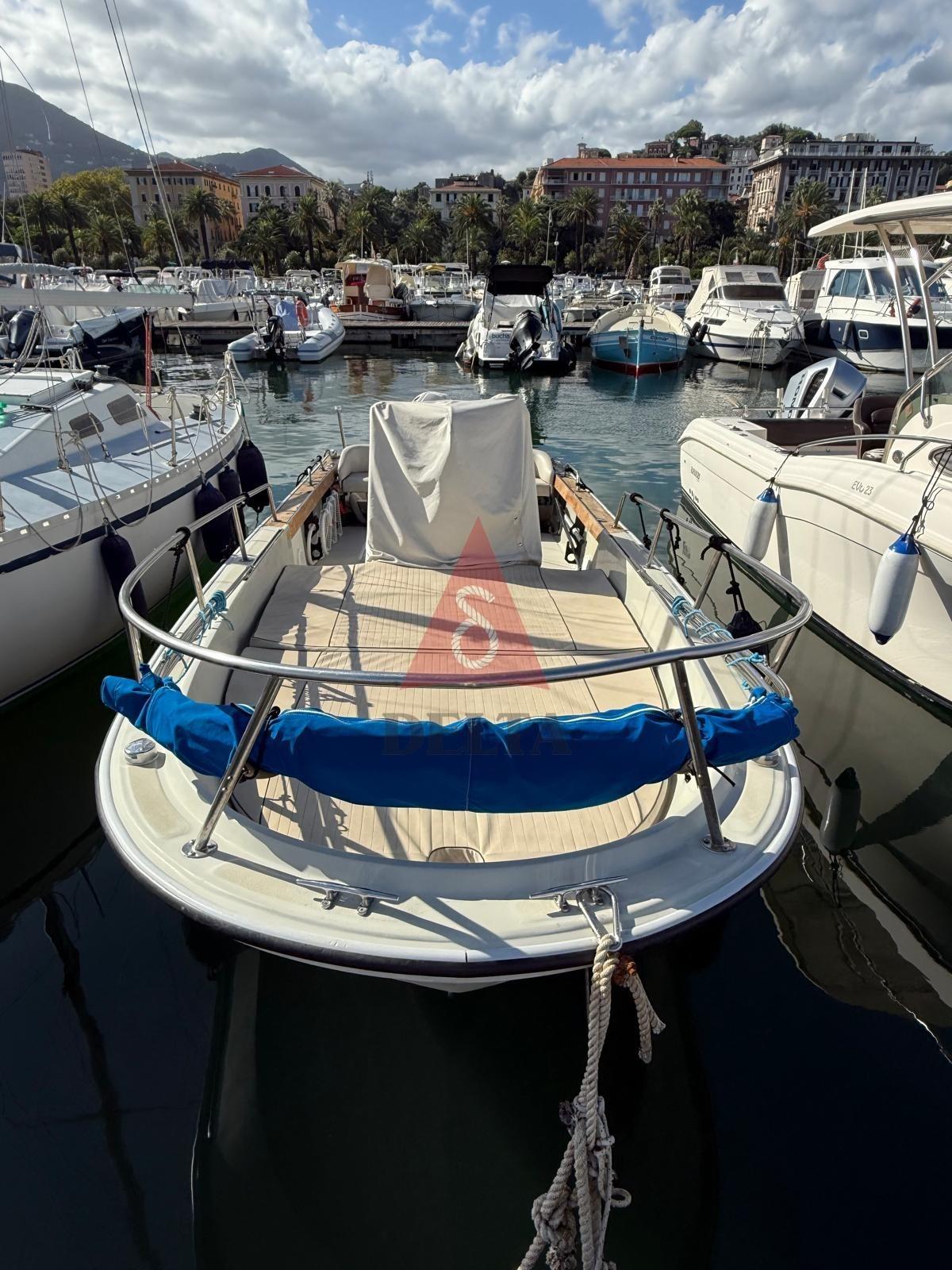 boston whaler Outrage 22