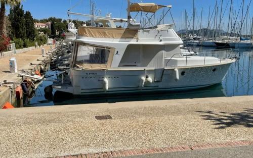 Beneteau swift trawler 34 fly