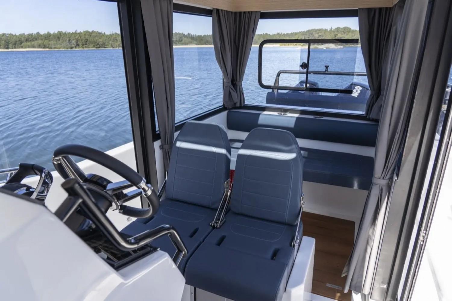 dromeas yachts D28 suv