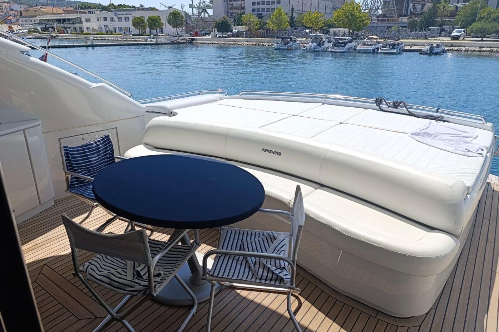 pershing 76