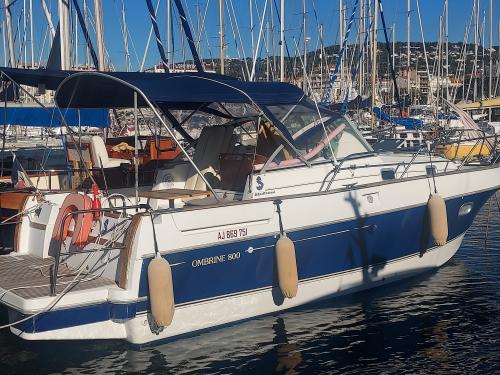 Beneteau ombrine 800