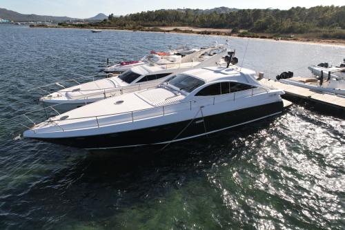 Pershing 65