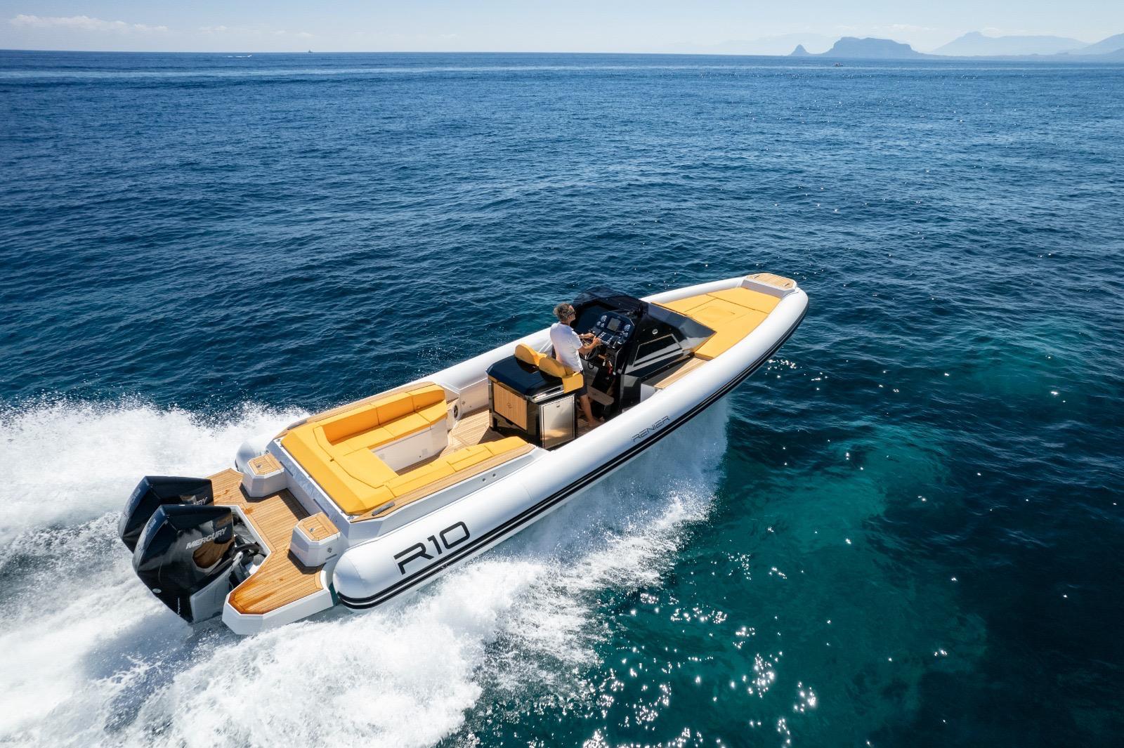 renier R10 cabin tourer