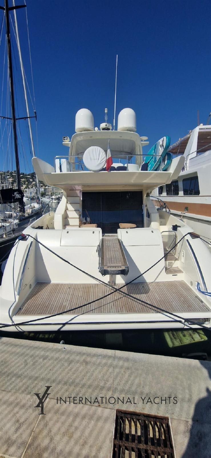azimut 62
