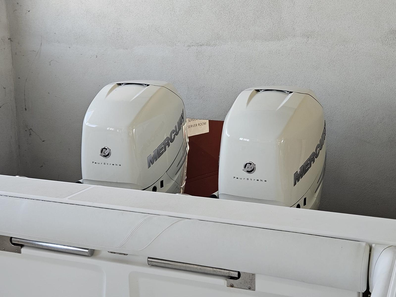 boston whaler Outrage 320