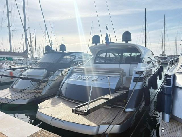 pershing 62