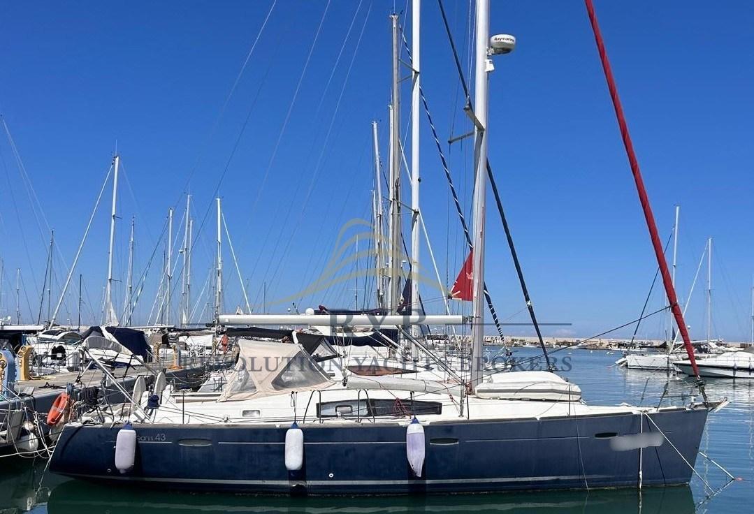 beneteau Oceanis 43