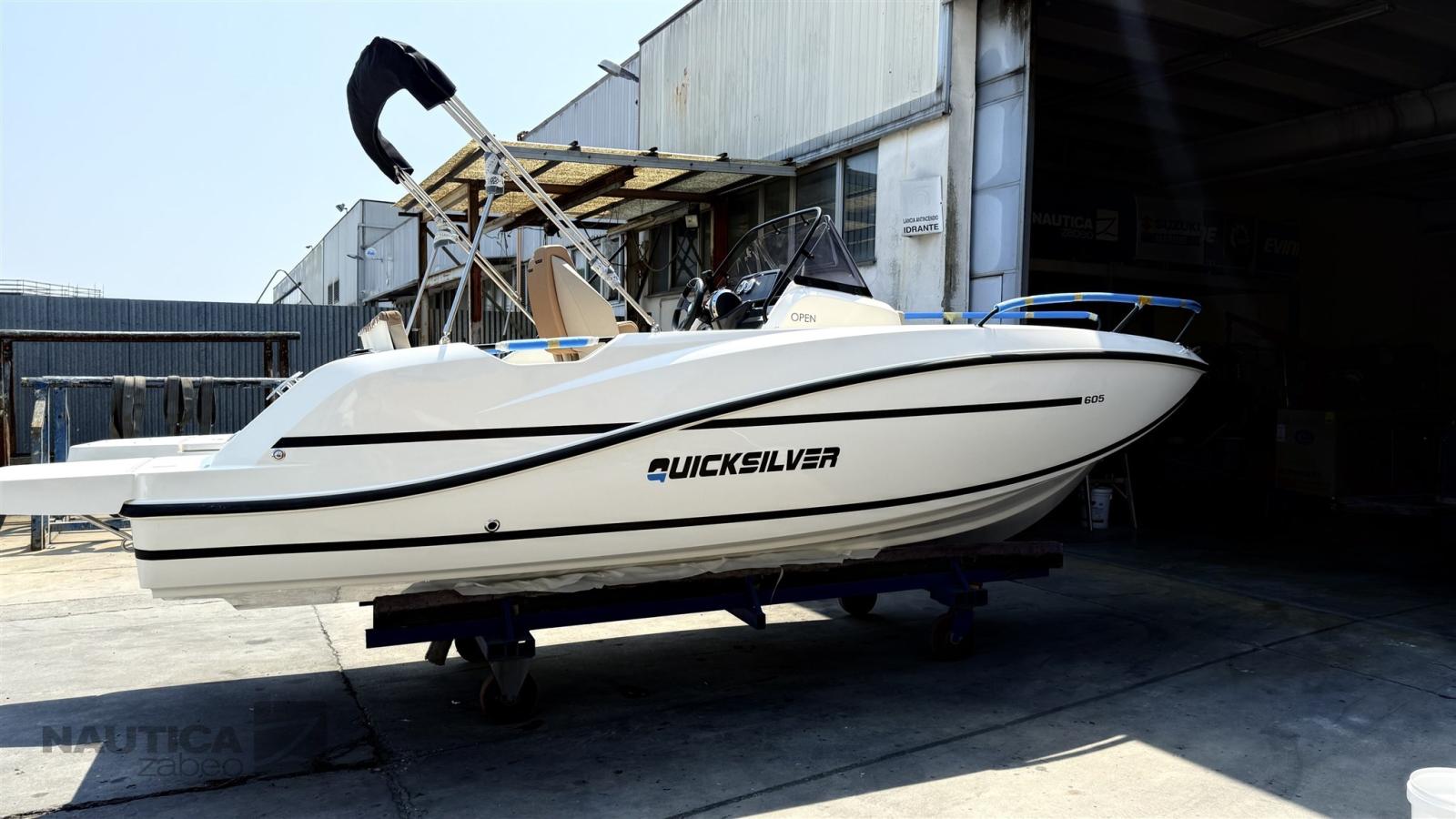 quicksilver Activ 605 open