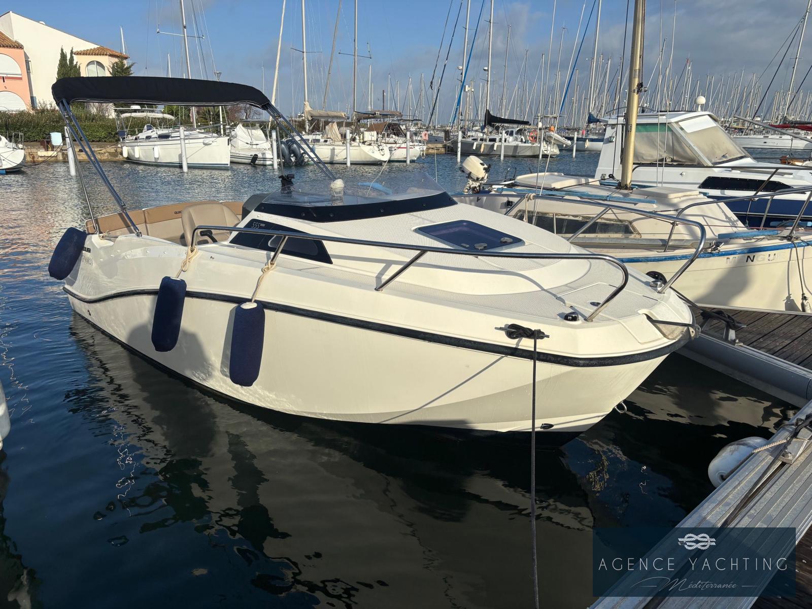 quicksilver Activ 555 cabin