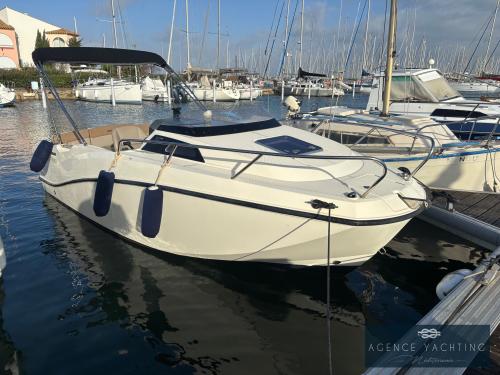 Quicksilver activ 555 cabin