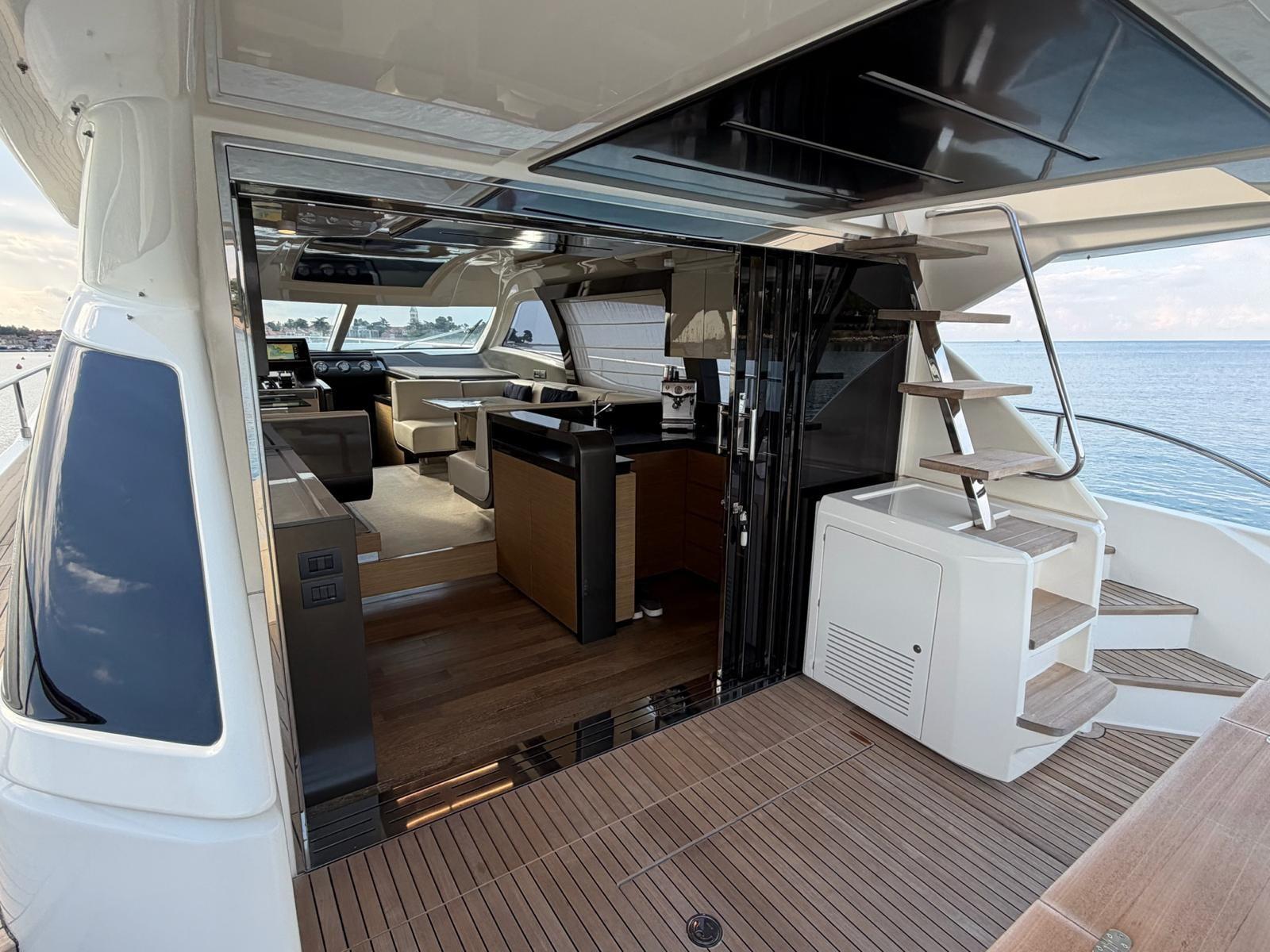ferretti yachts 550