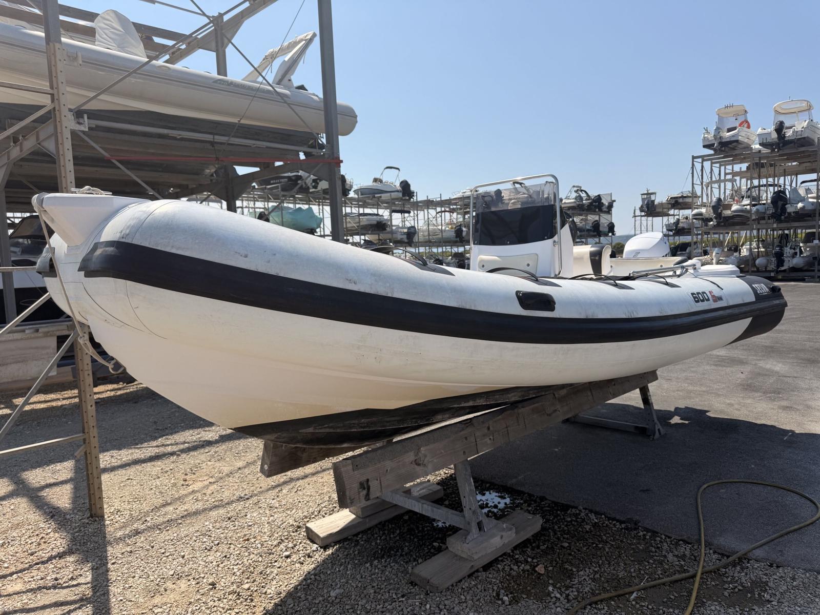 selva D 600