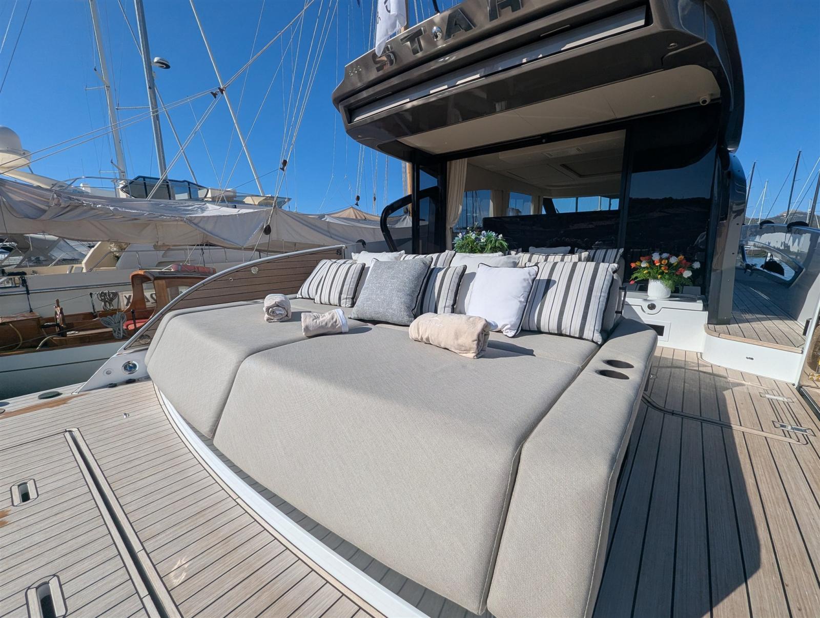 azimut Seadeck 6