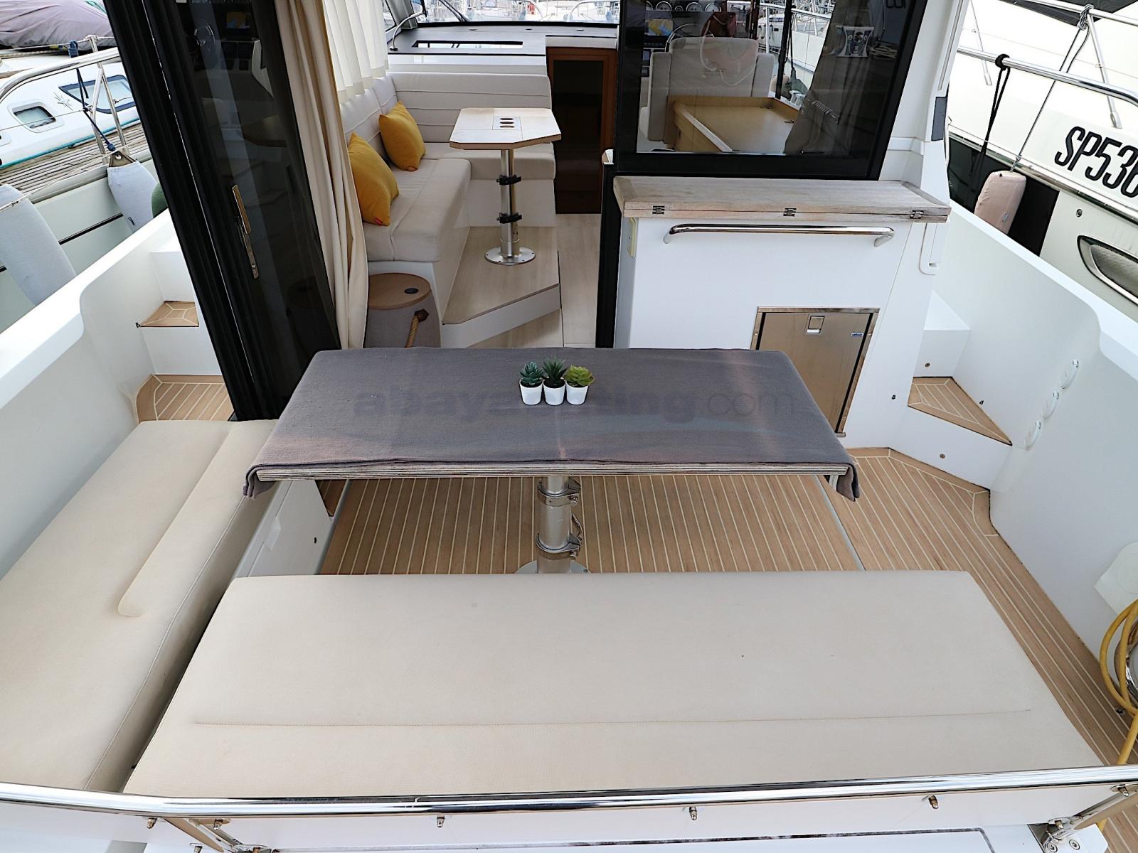 sealine yachts Sealine c330