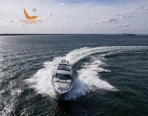 Galeon 700 sky