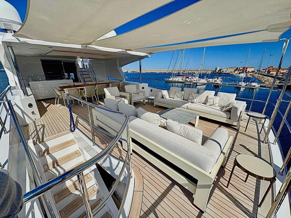 benetti Delfino 95