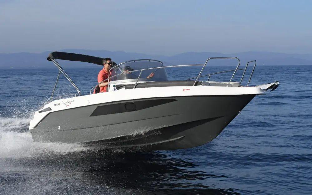 b2 marine Cap ferret 702