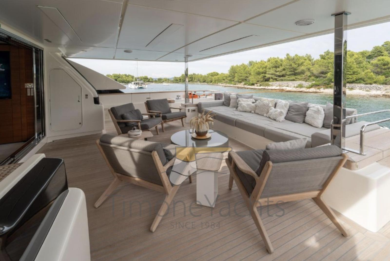 custom line Navetta 33