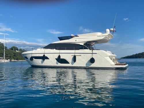 Ferretti yachts ferretti 550