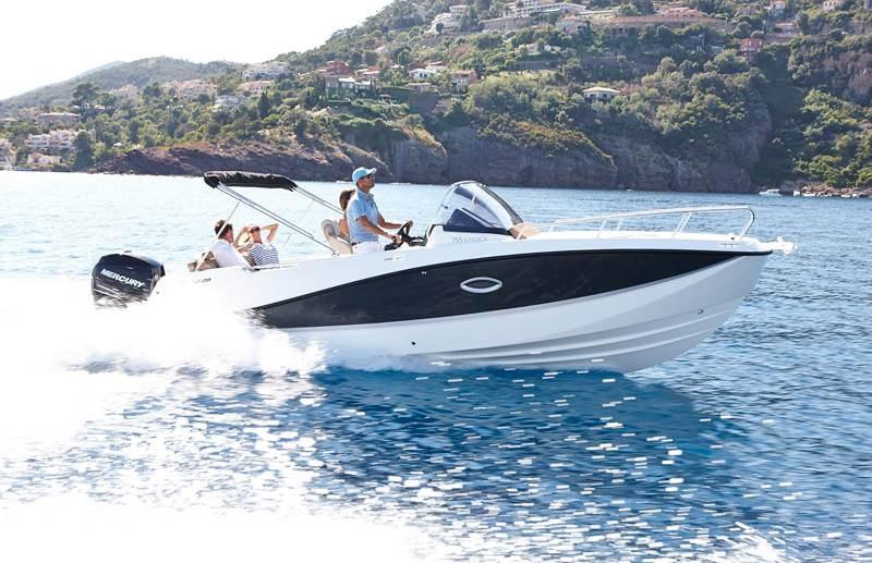 quicksilver Activ 755 sundeck