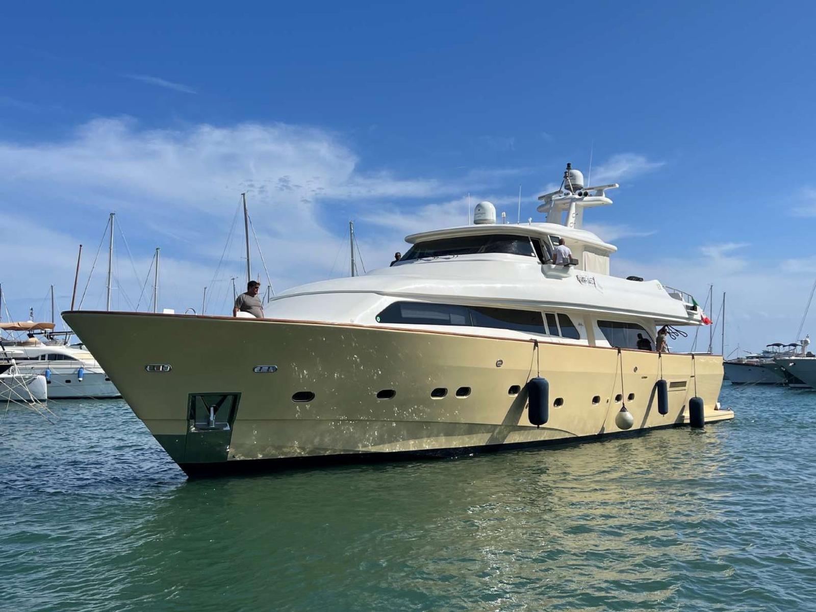 custom line Navetta 27