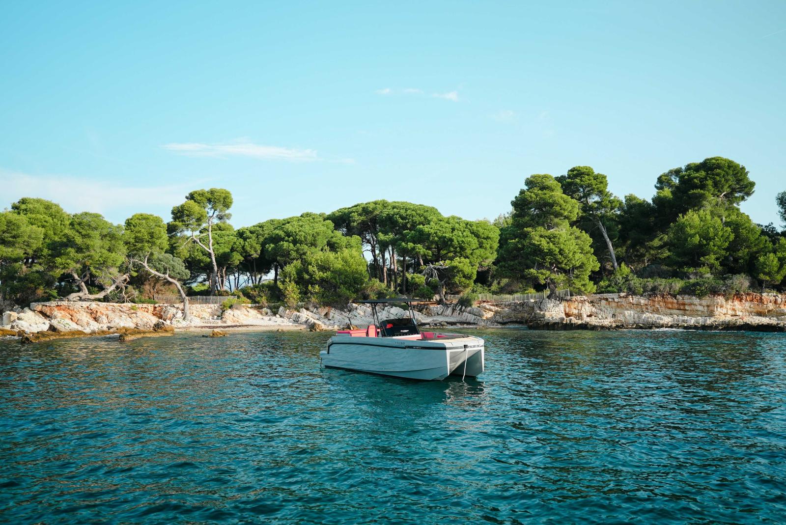 de antonio yachts D23
