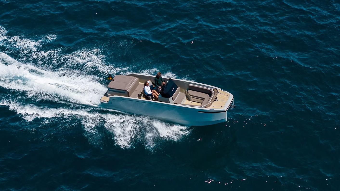de antonio yachts E23
