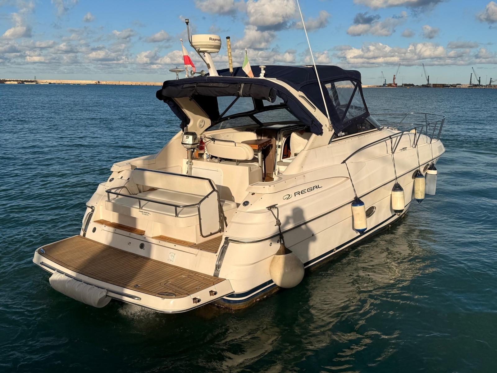 regal marine Commodore 3560