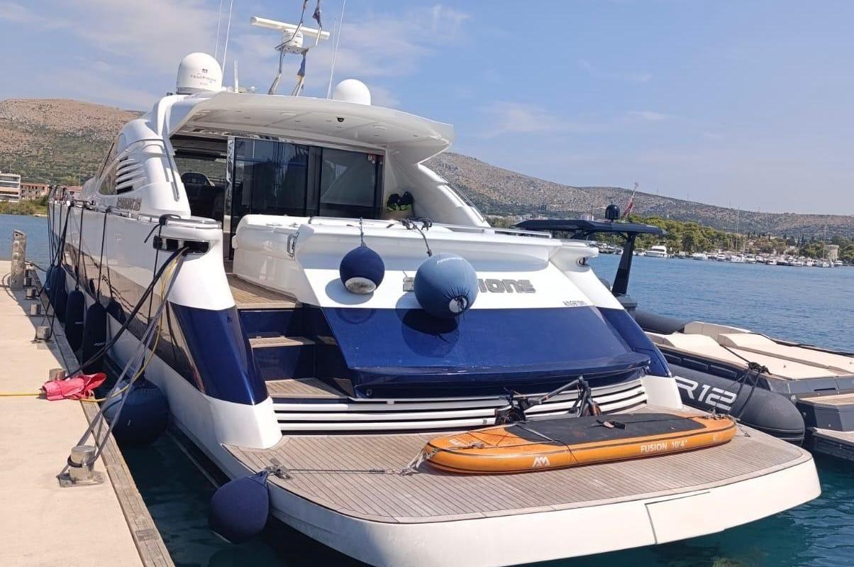 pershing 76