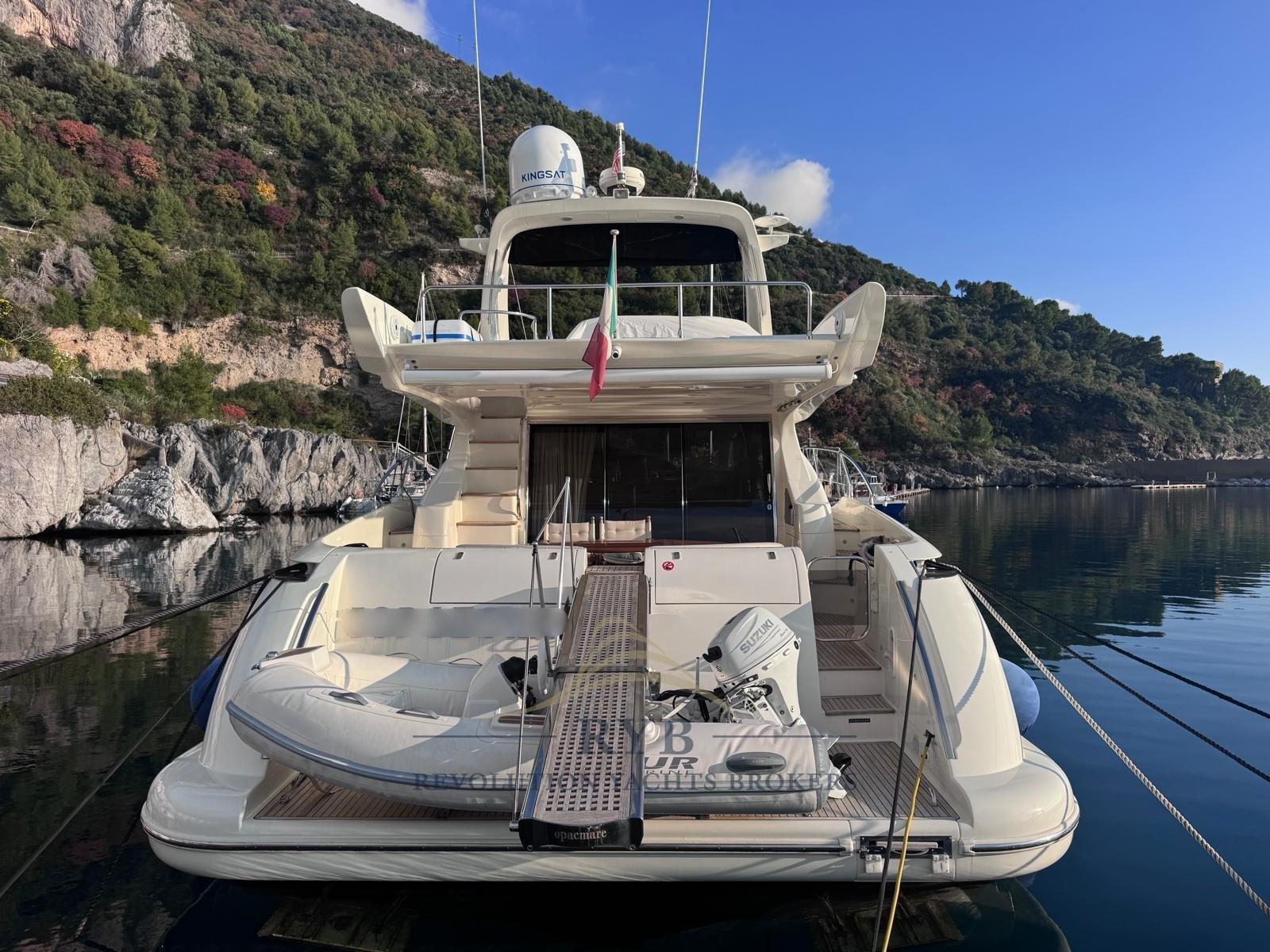 azimut 62