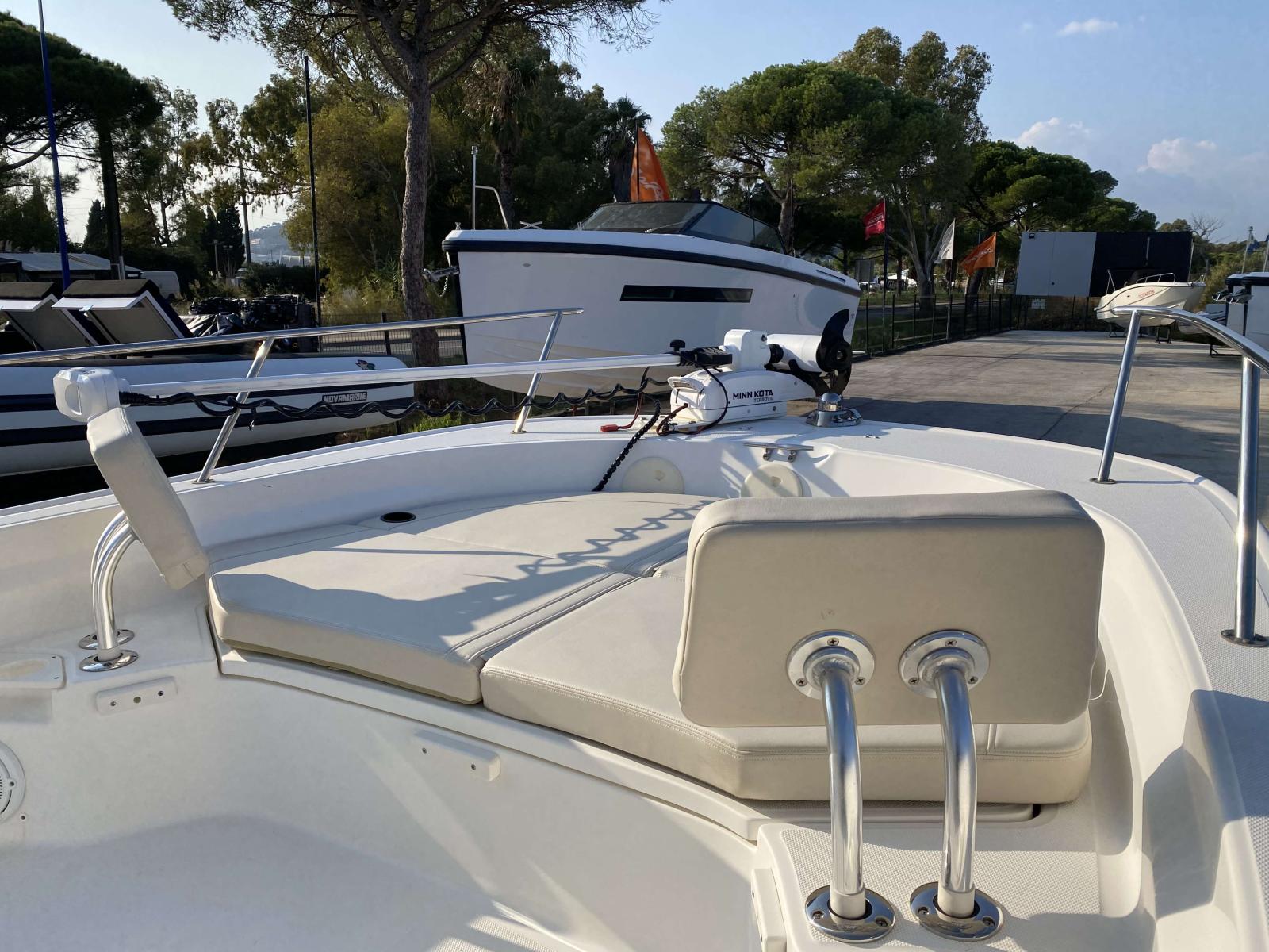 boston whaler 210 montauk