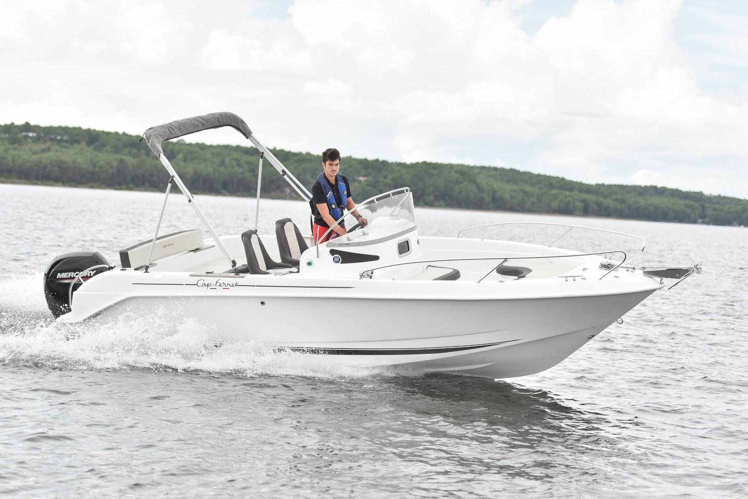 b2 marine Cap ferret 652 open