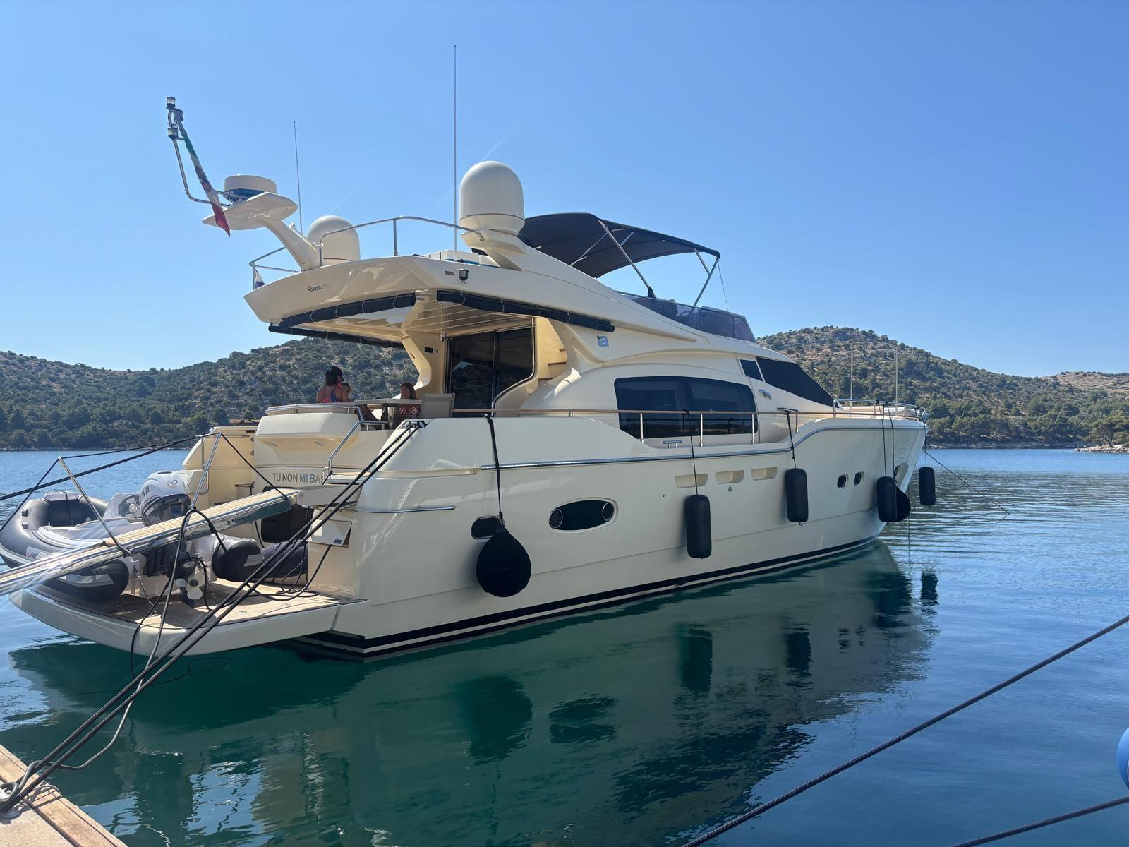 ferretti yachts Altura 690