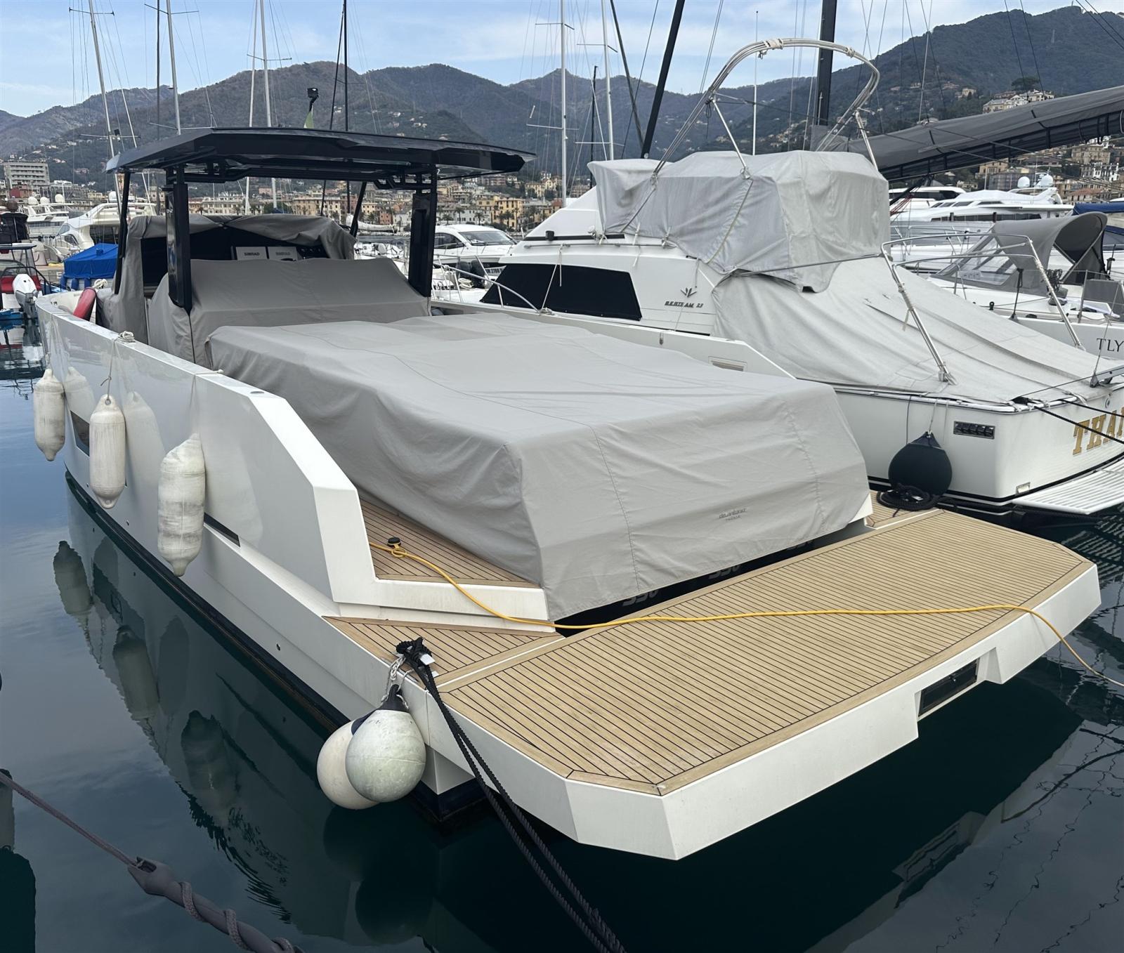 de antonio yachts D42 open
