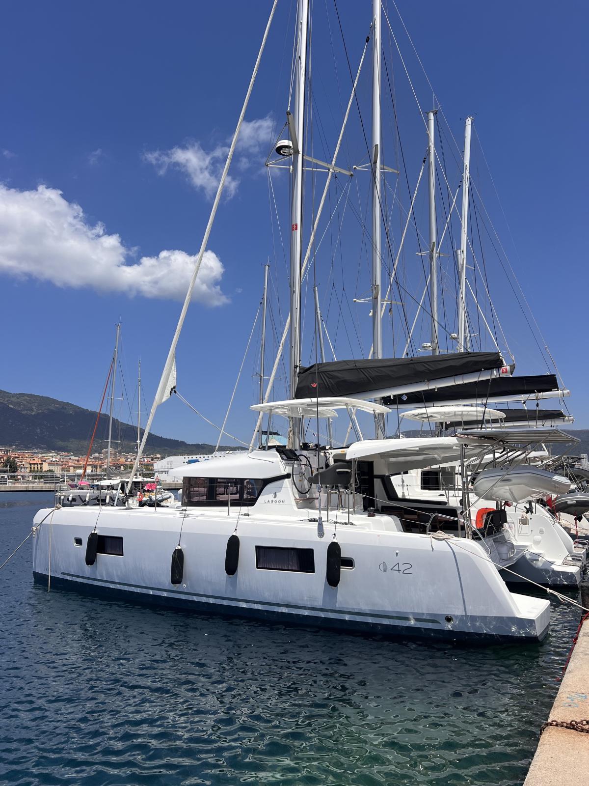 lagoon 42