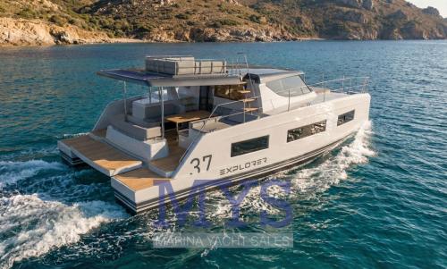 Aventura 37 explorer sedan