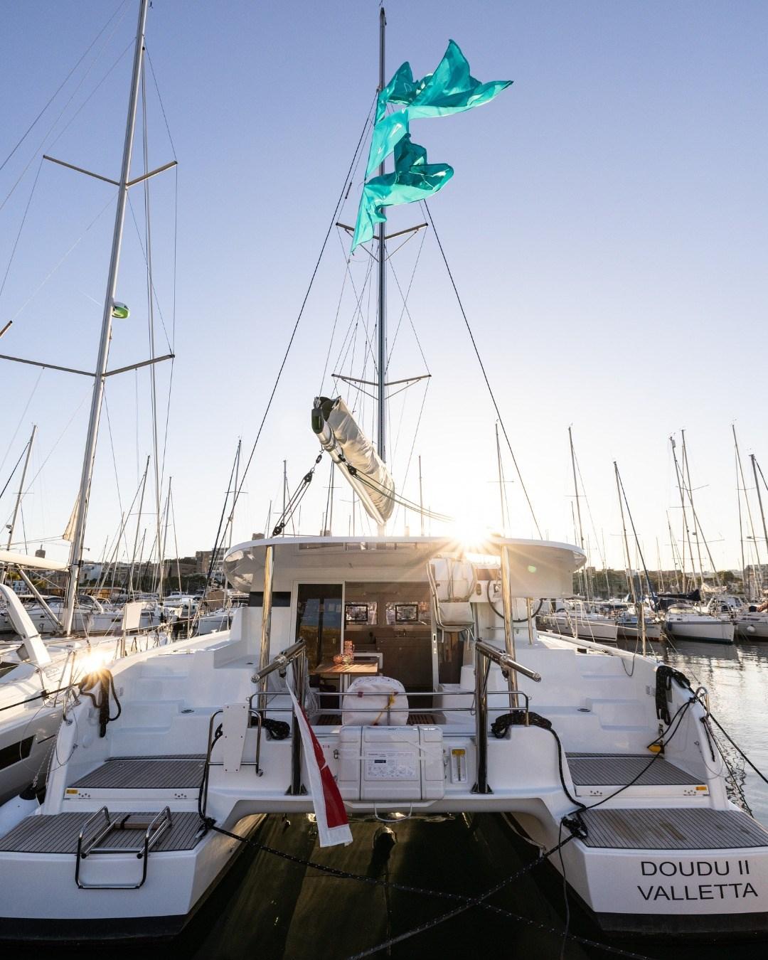 lagoon 38