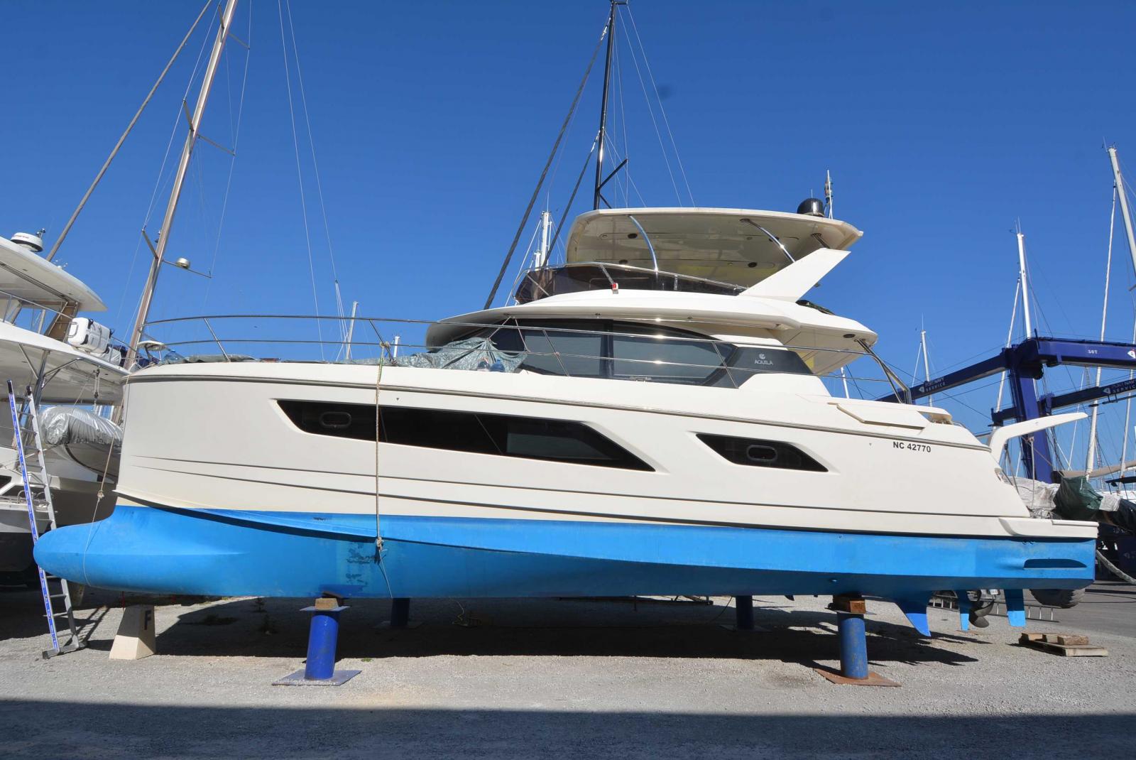 aquila power yacht Aquila 44