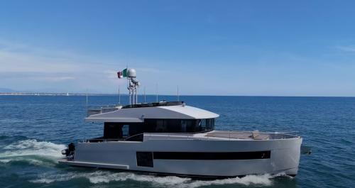 Sundeck yachts 550