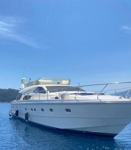 Ferretti yachts ferretti 57