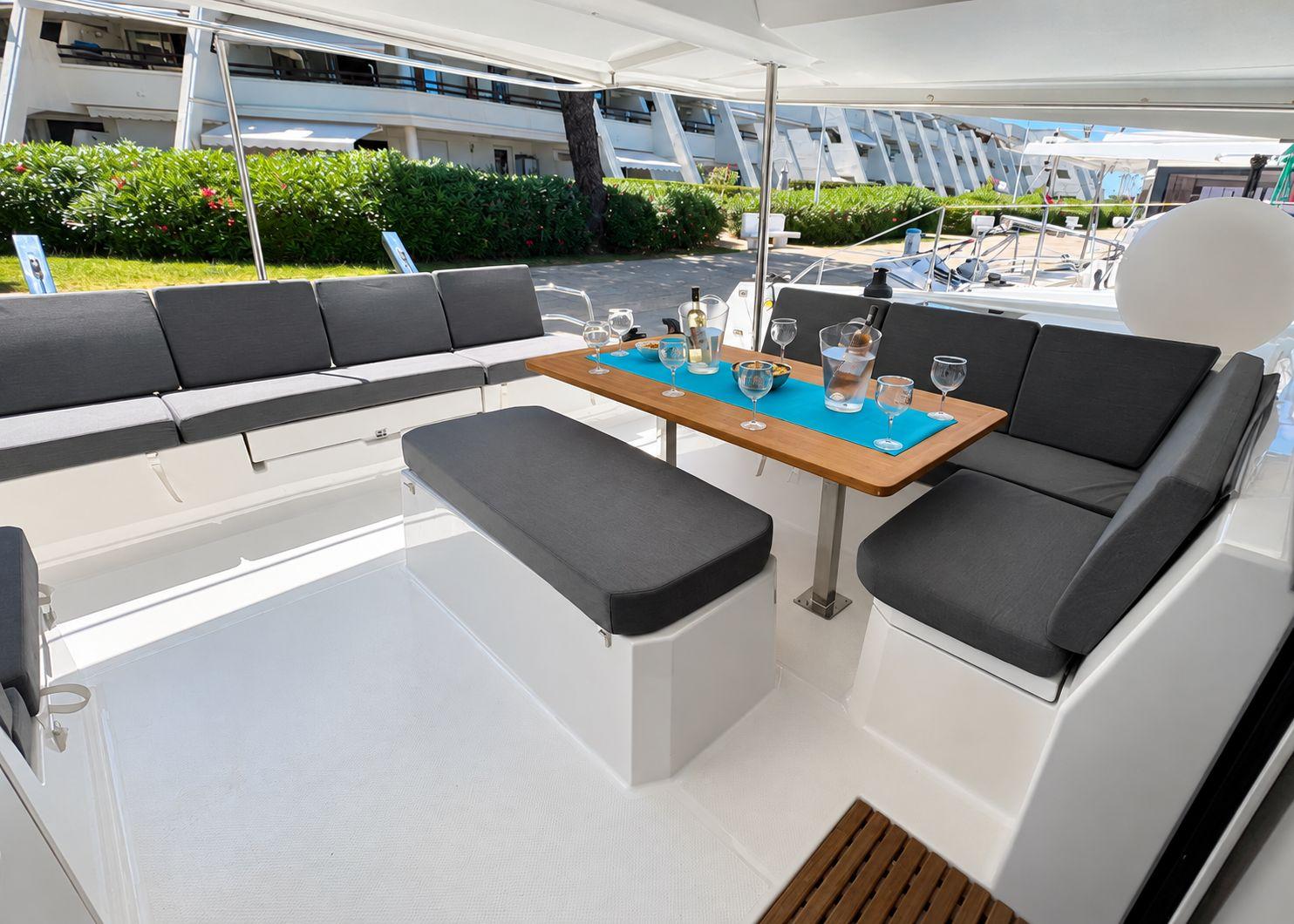 fountaine pajot Astrea 42