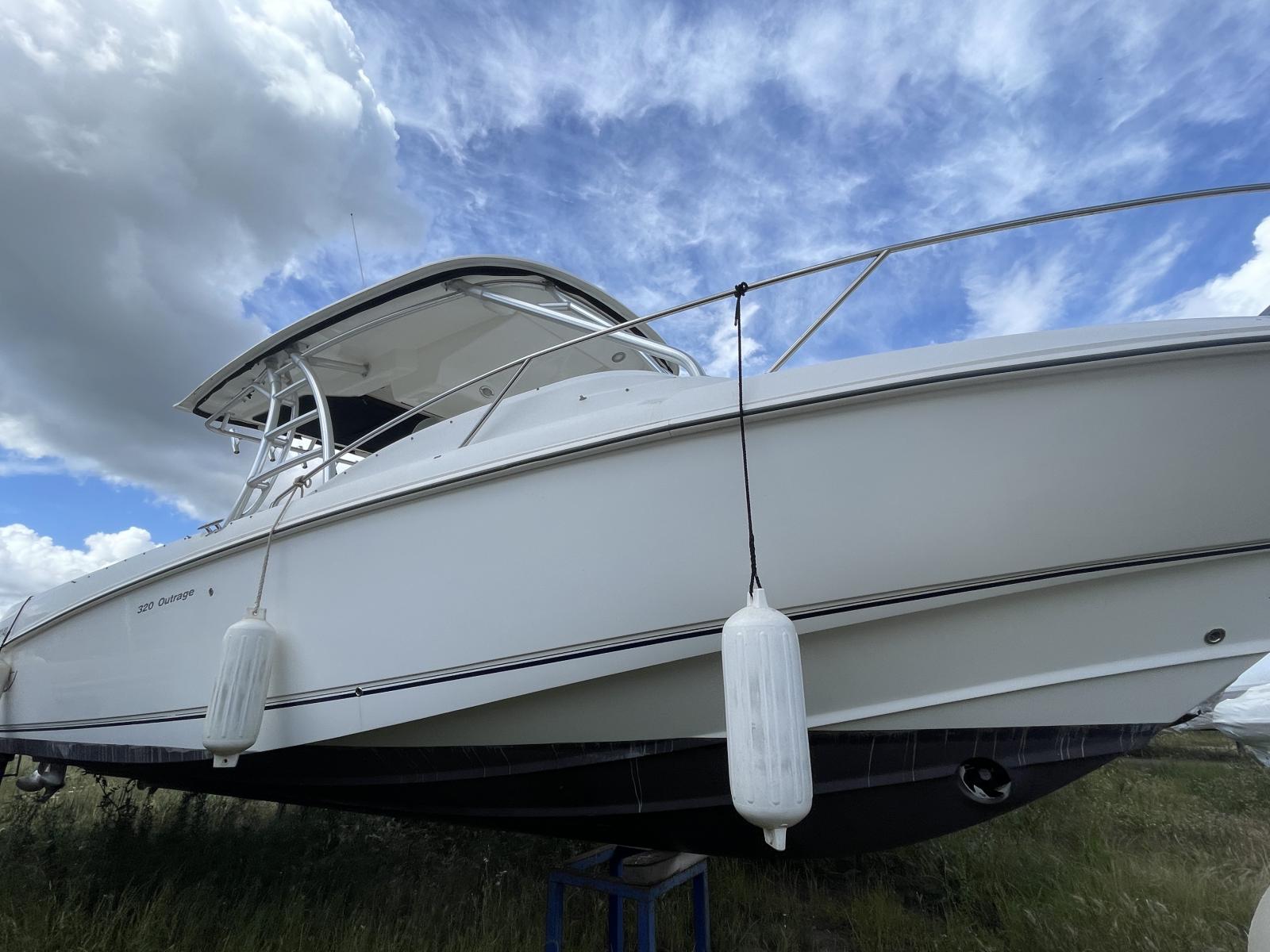 boston whaler 320 outrage