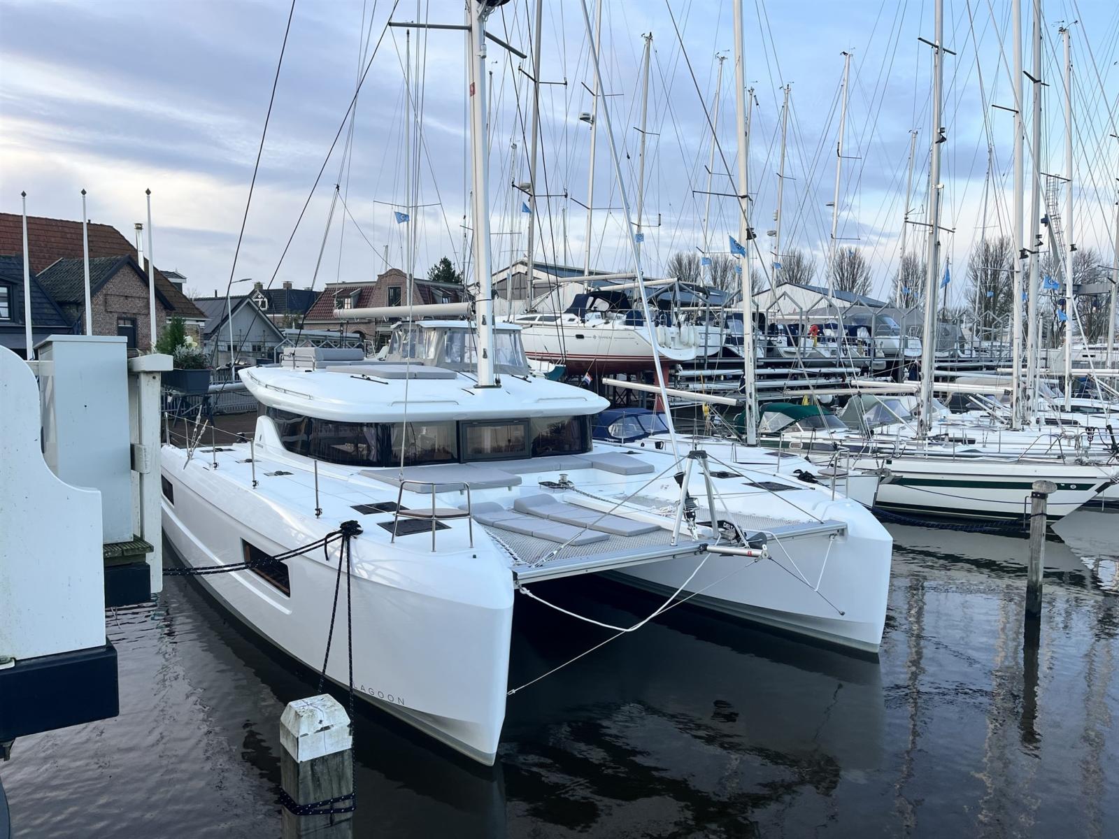 lagoon 43
