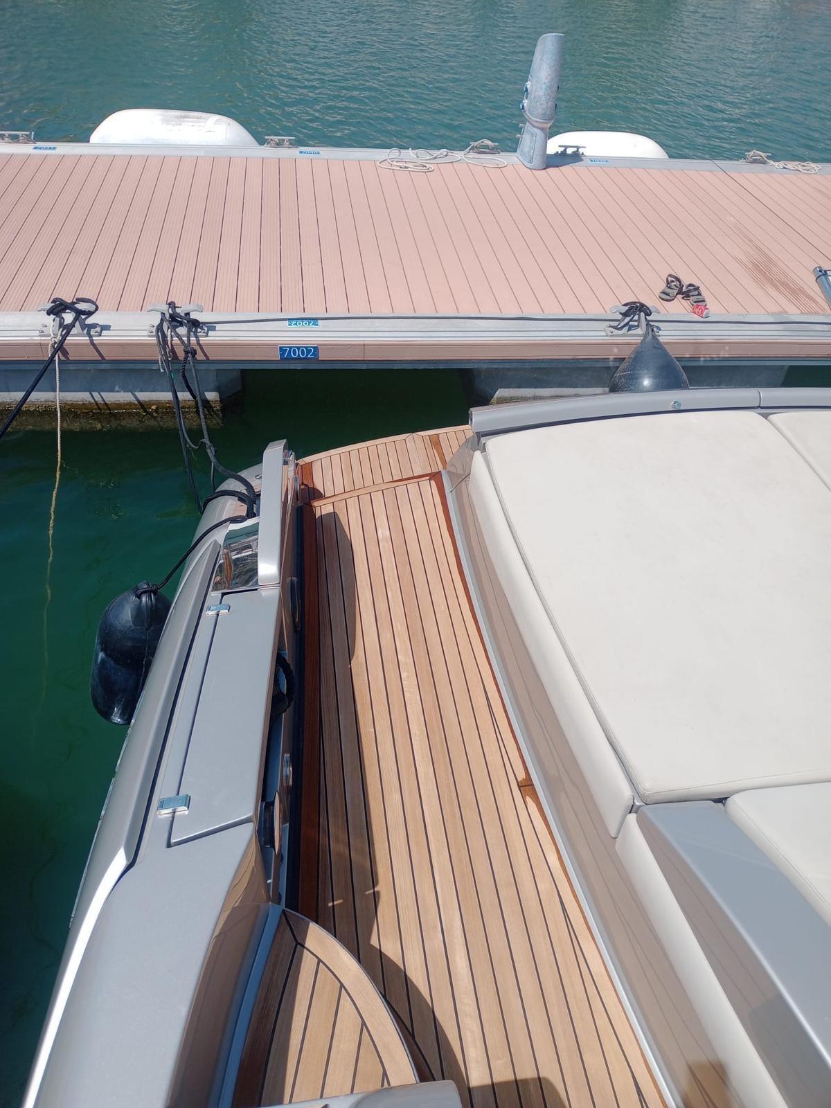 riva 52 rivale