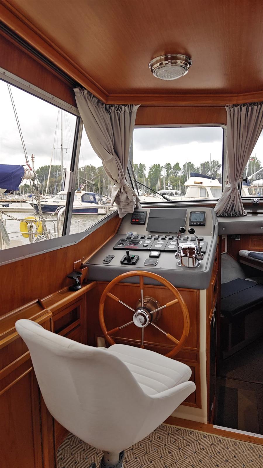 holland boat Atlantic 37 fly