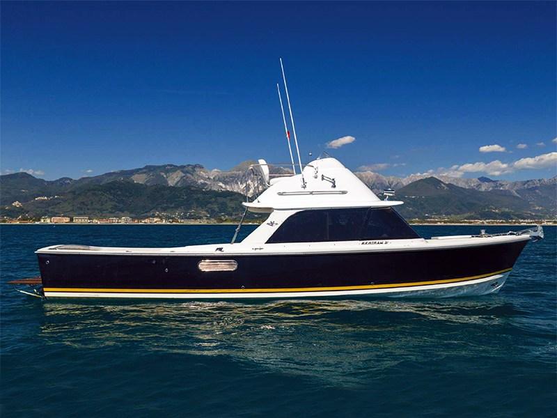 bertram yacht 31 flybridge