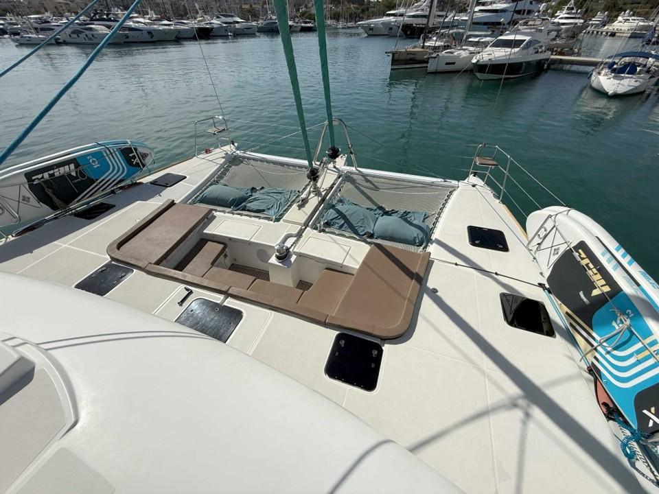 lagoon 560