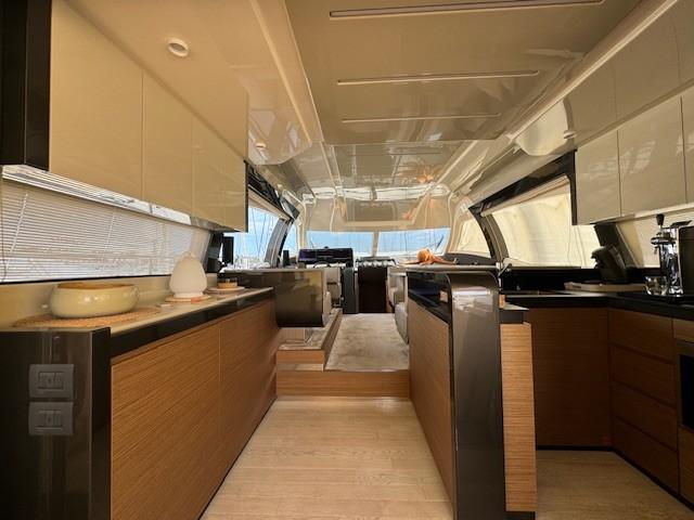 ferretti 550