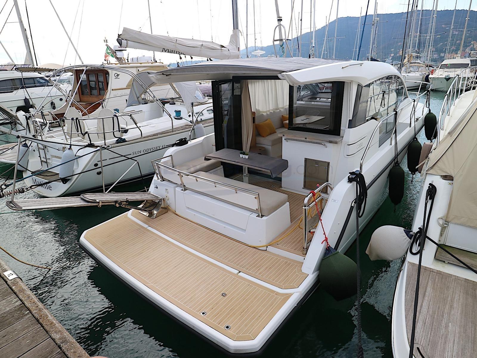 sealine yachts Sealine c330